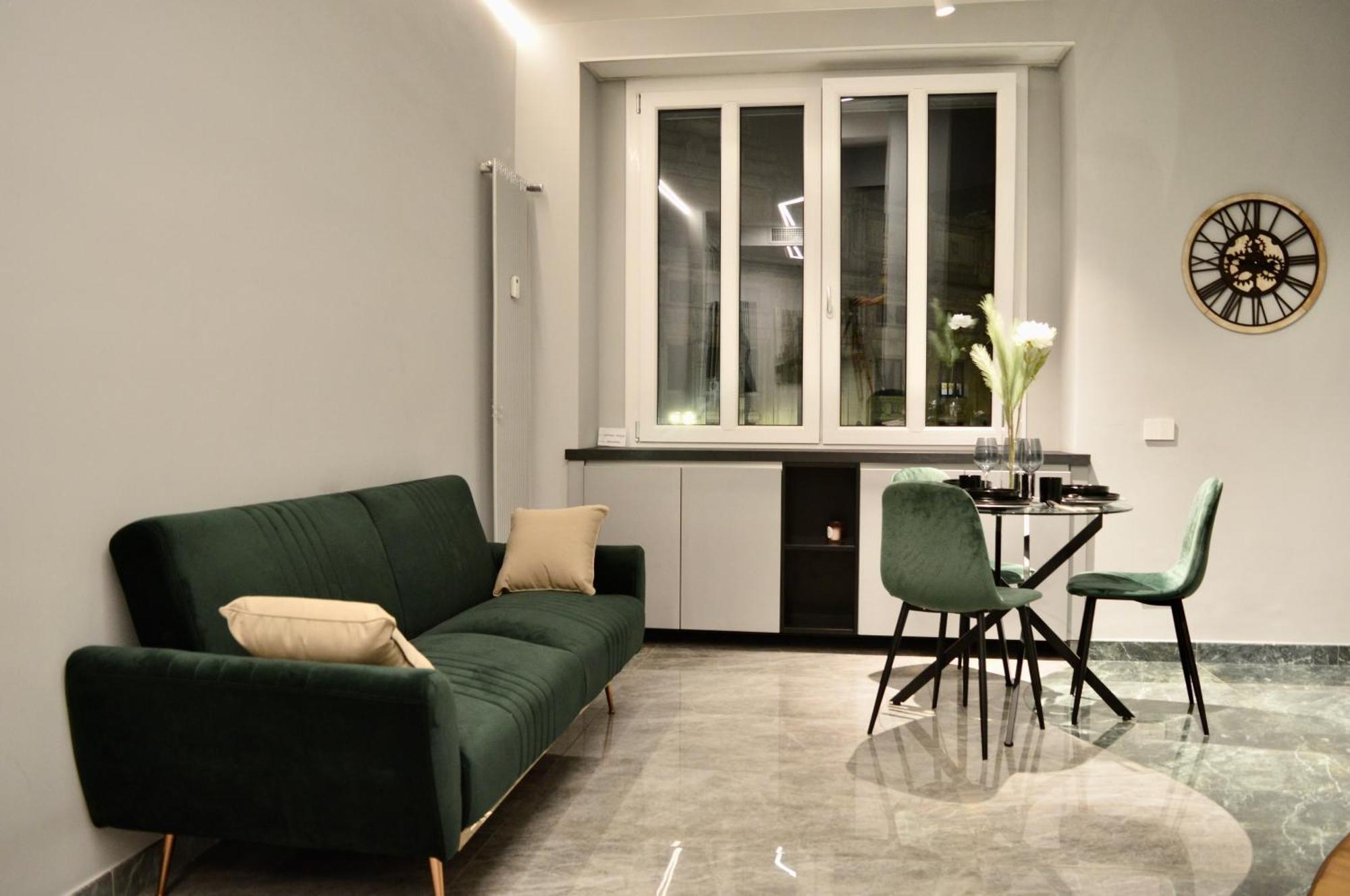 Savoia Central Milan — Foto 1